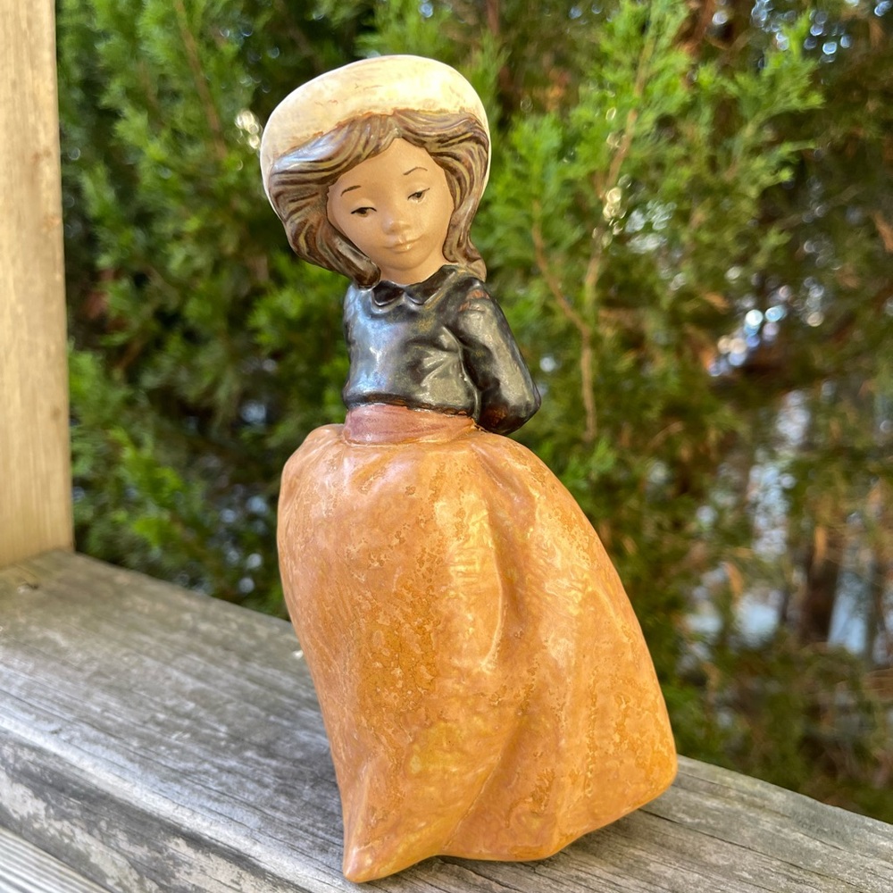 1987 RARE Nao by Lladro Girl Sculpture